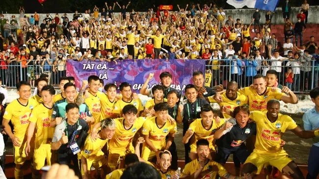 Vượt qua Hải Phòng, HAGL giữ vững ngôi đầu V-League 2021