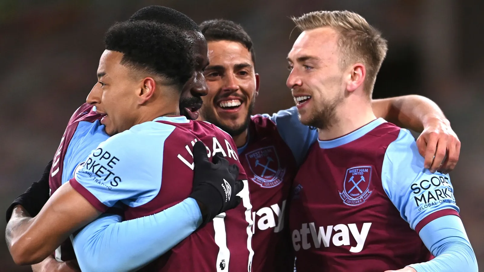 Lingard tỏa sáng, West Ham tiến vào Top 4