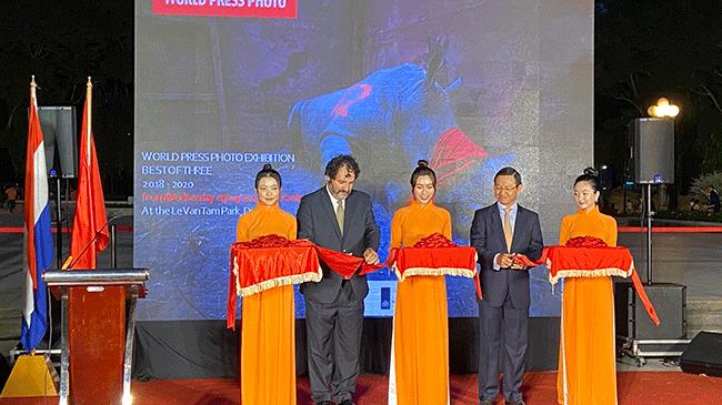 Triển lãm ảnh Những câu chuyện đáng suy ngẫm