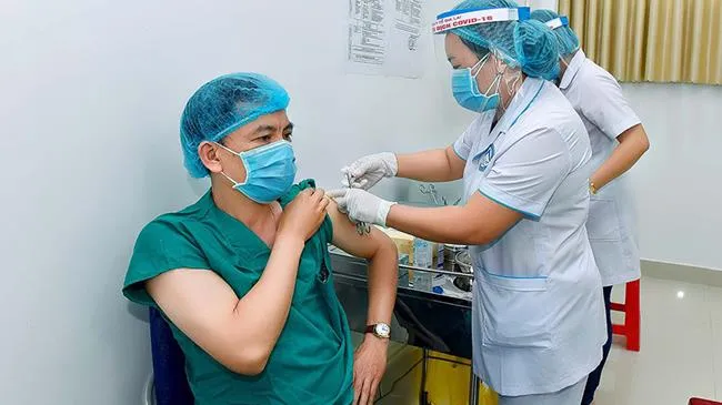 Chưa ghi nhận trường hợp bị đông máu trong hơn 55.000 người tiêm vaccine AstraZeneca ở Việt Nam