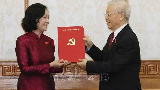 Trao quyết định Trưởng Ban Tổ chức Trung ương và Trưởng ban Dân vận Trung ương