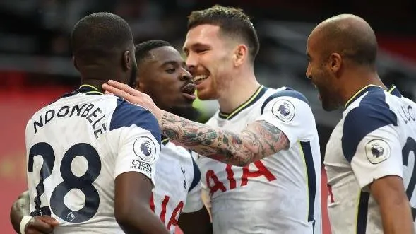 MU đã mua hụt Lucas Moura như thế nào?