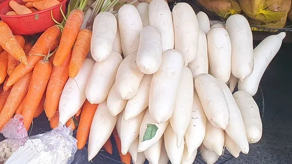 Giá cả thị trường hôm nay 16/4/2021: Củ cải 10.000 đồng/kg