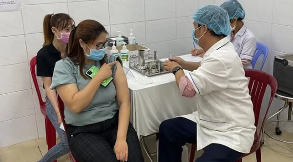 Việt Nam có thêm 1.820 người được tiêm vaccine ngừa COVID-19