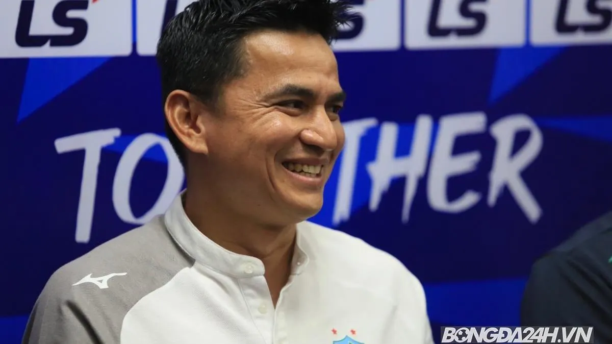 Kiatisuk tự tin trước màn so tài với Hà Nội FC