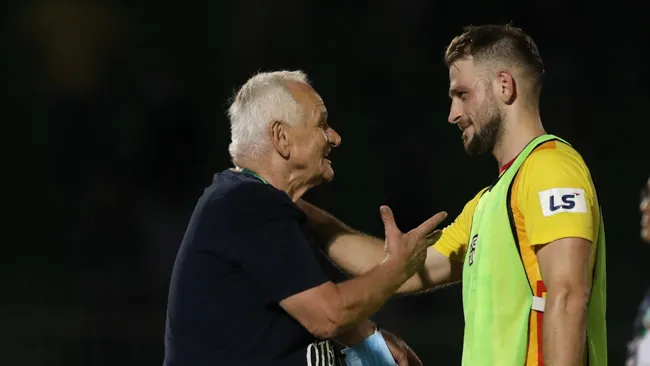 Ngoại binh CLB Thanh Hóa phản ứng với quyết định thay người của HLV Petrovic