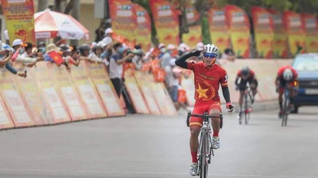 Giải xe đạp Cúp Truyền hình TPHCM: Tay đua Nguyễn Văn Nhã xuất sắc về nhất chặng 13