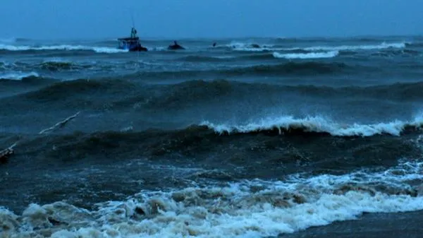 Dự báo thời tiết 3 ngày tới (từ 20 đến 22/4/2021): Vùng biển nước ta có sóng to, gió mạnh