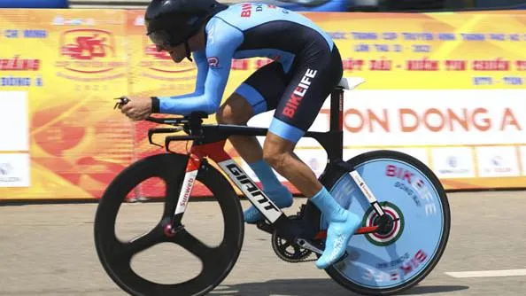 Chặng 14 giải xe đạp Cúp Truyền hình TPHCM: Tay đua Pháp Loic Desriac đoạt lại áo vàng