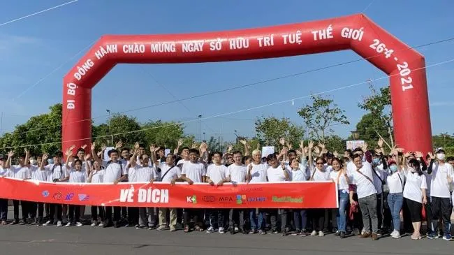 Hơn 300 người tham gia đi bộ tuần hành kỷ niệm Ngày Sở hữu Trí tuệ thế giới