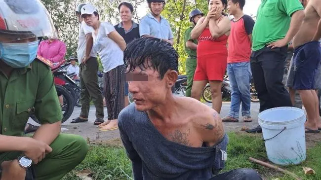 Tài xế taxi bị khống chế cướp xe