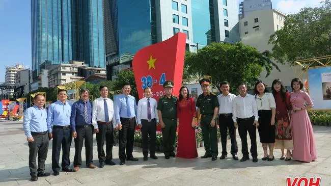 Triển lãm ảnh chủ đề Non sông liền một dải