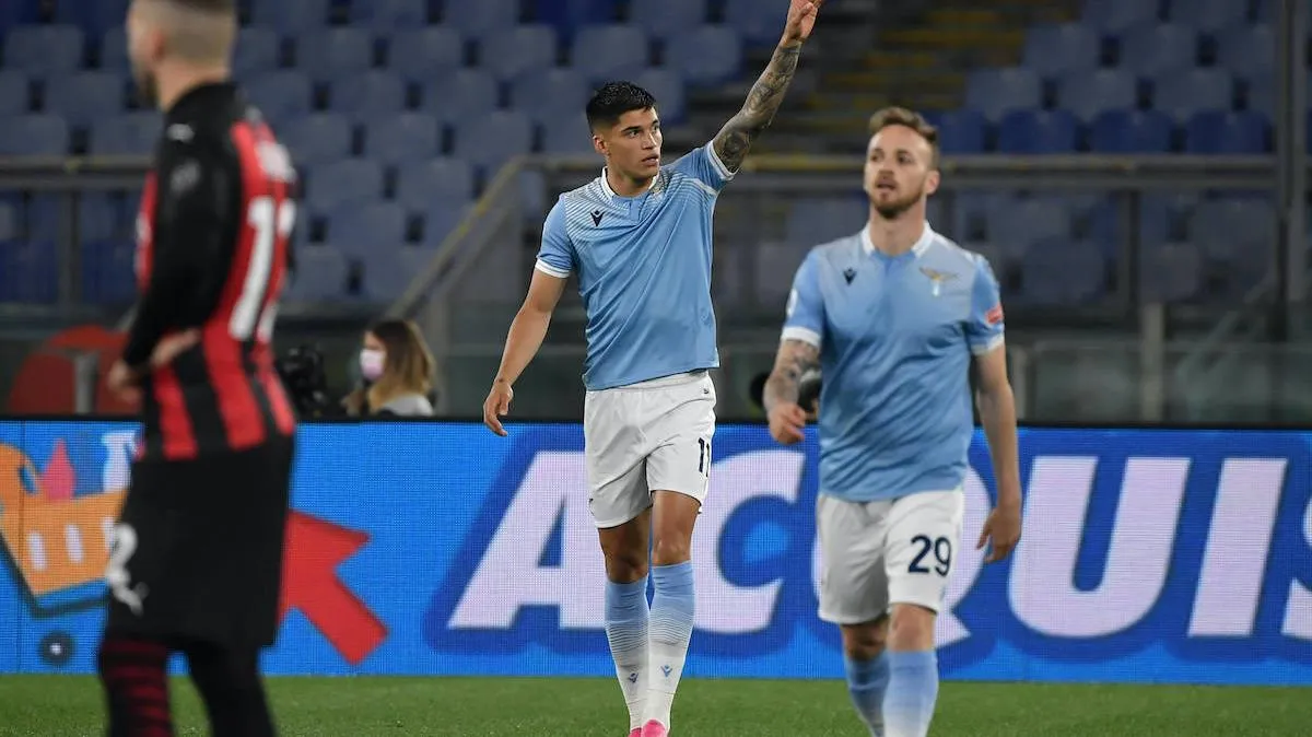 Kết quả bóng đá 27/4: Thảm bại trước Lazio, AC Milan thất thế trong cuộc đua vào top 4