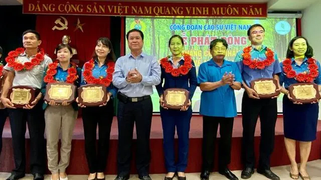 Tháng công nhân Cao su Việt Nam 2021: “Đoàn kết, sáng tạo, vượt khó, phát triển