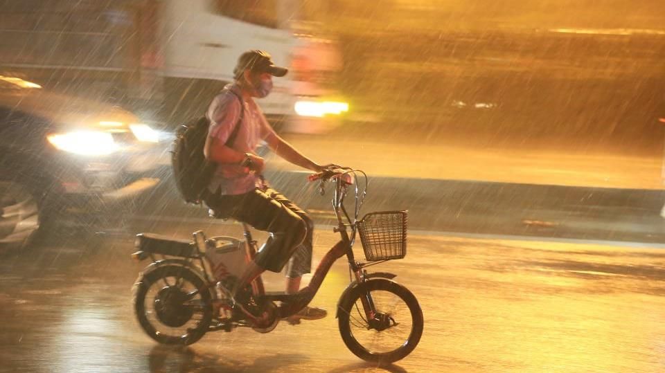 Dự báo thời tiết hôm nay 27/4: Bắc Trung Bộ có khả năng xảy ra mưa đá