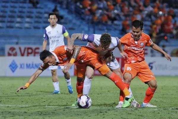 Kết quả V-League 2021: Thua Bình Định, Hà Nội hơn đội chót bảng 1 trận thắng