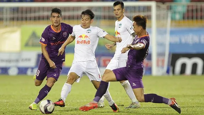 Kết quả V-League 2021: HAGL đứt mạch toàn thắng - TPHCM có chiến thắng đậm