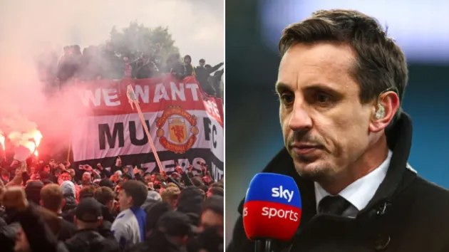 CĐV MU bạo loạn, Gary Neville nói gì?