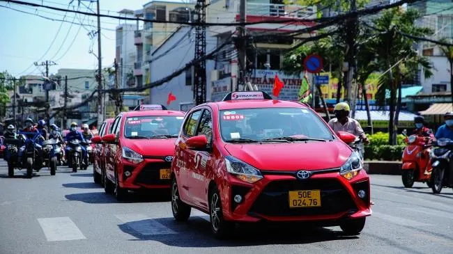 Vinasun Taxi ra mắt dòng xe taxi đỏ