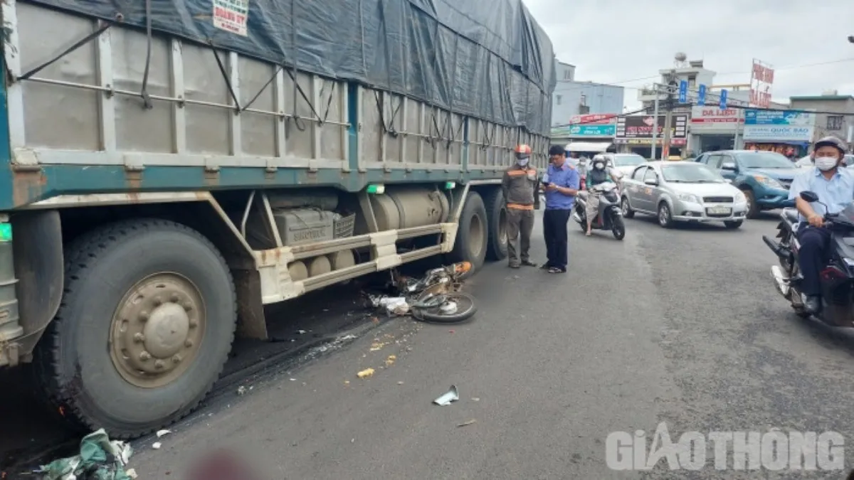 Tin tức tai nạn giao thông hôm nay 6/5/2021: Xe tải tông xe máy, nam sinh lớp 12 tử vong