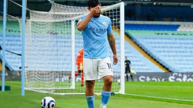 Đá trượt pen, Aguero lên tiếng xin lỗi NHM