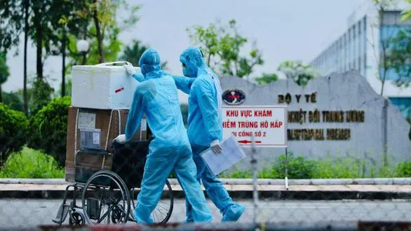 Hạn chế tối đa người nhà vào thăm, chăm sóc người bệnh