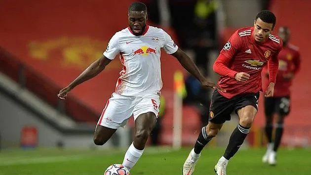 Dayot Upamecano thừa nhận từng muốn đến MU