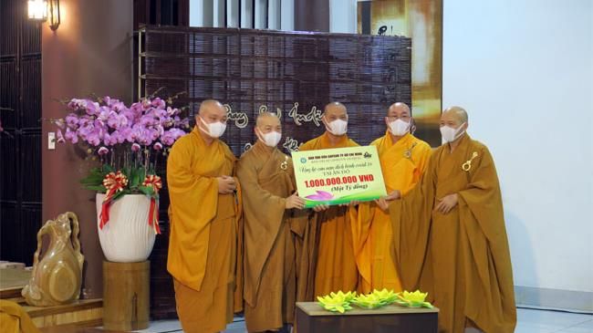 Thắp nến cầu nguyện cho nạn nhân dịch bệnh Covid-19