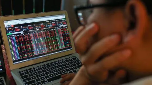 Thị trường chứng khoán 17/5/2021: Đầu tuần, VN-Index giảm sâu