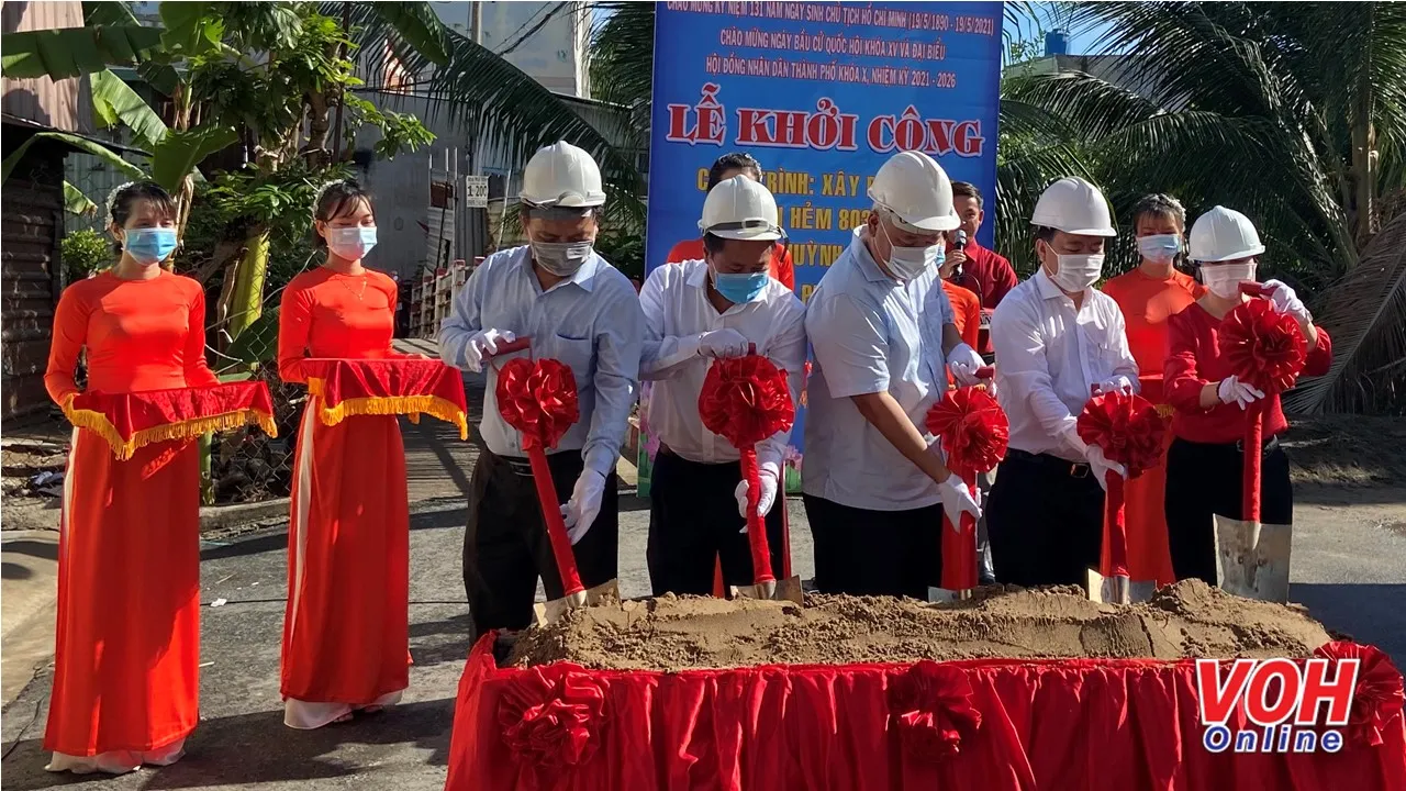 Người dân Quận 7 phấn khởi khi nhiều cây cầu được khởi công dịp bầu cử