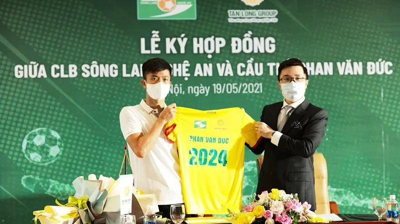Phan Văn Đức chính thức gia hạn hợp đồng với CLB SLNA