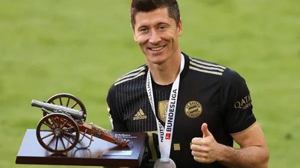 Robert Lewandowski phá kỷ lục của Gerd Muller