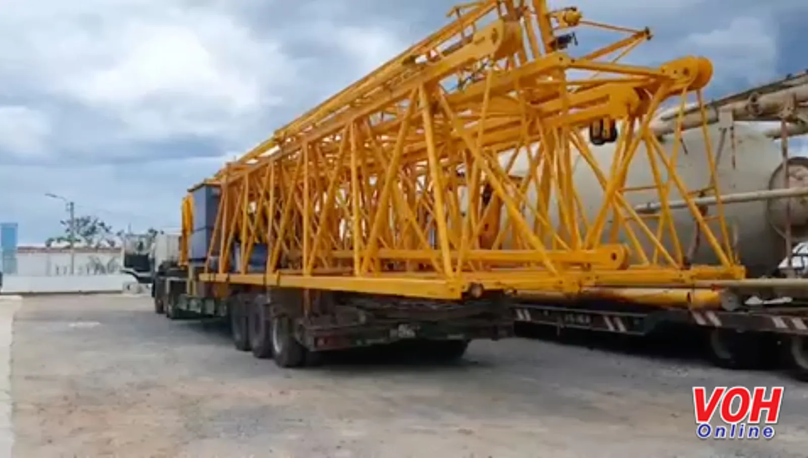 Liên tiếp xử phạt nhiều trường hợp xe kinh doanh vận tải sai quy định