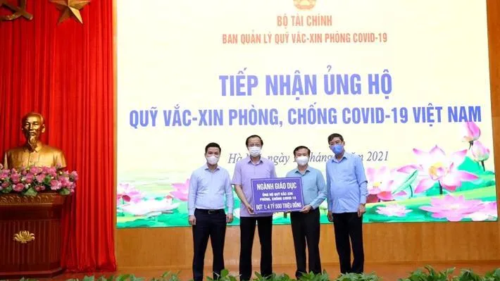 Ngành Giáo dục ủng hộ 4,5 tỷ đồng cho quỹ vắc-xin phòng, chống Covid-19