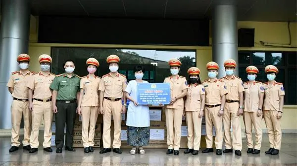Cục CSGT đồng hành cùng y, bác sĩ tuyến đầu phòng chống Covid-19