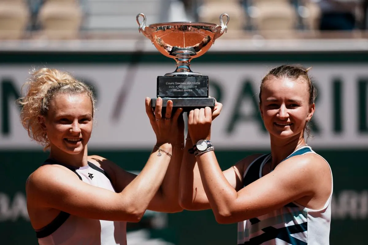 Krejcikova / Siniakova 2-0 Mattek-Sands / Iga Swiatek (Roland Garros 2021 - Chung kết đôi nữ)