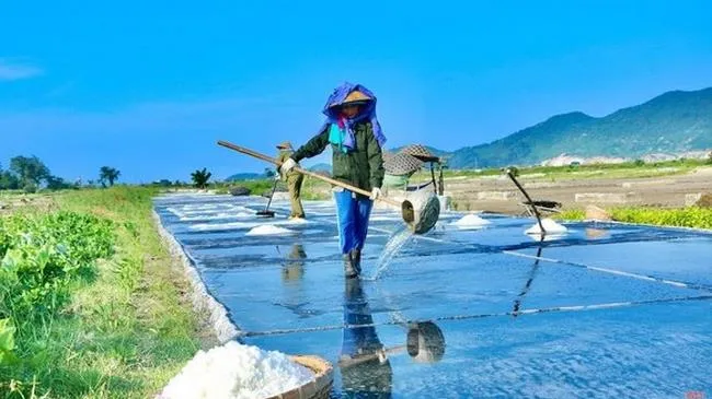 Dự báo thời tiết hôm nay 17/6/2021: Khu vực Nam Sơn La, Hòa Bình có nắng nóng gay gắt