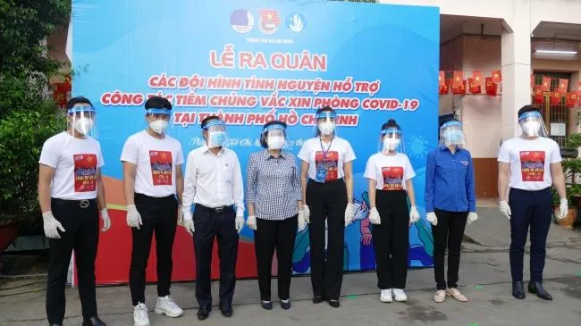 Ra quân các Đội hình thanh niên tình nguyện hỗ trợ công tác tiêm vắc xin phòng dịch Covid-19