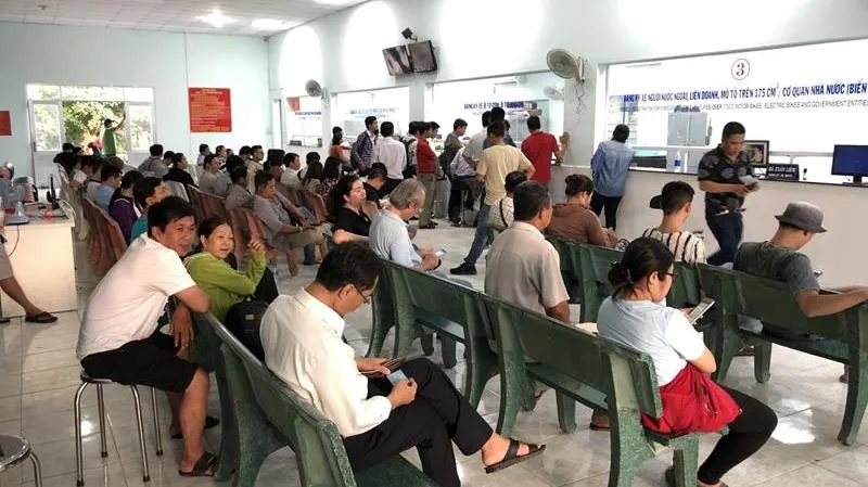 TPHCM: Tạm ngưng tiếp nhận hồ sơ đăng ký mới xe ô tô, xe máy