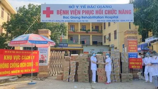 Mondelez Kinh Đô hỗ trợ hơn 5 tỷ đồng thực phẩm cho lực lượng tuyến đầu và người dân vùng dịch