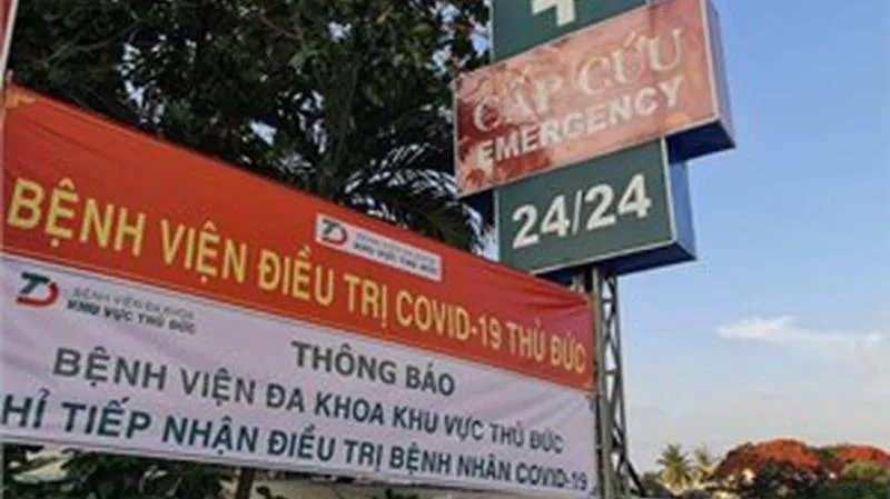 Một trường hợp người bệnh COVID-19 tự ý trèo tường trốn viện
