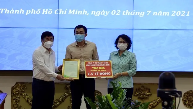 TPHCM tiếp nhận hơn 279 tỷ đồng hỗ trợ trang thiết bị y tế phòng chống dịch