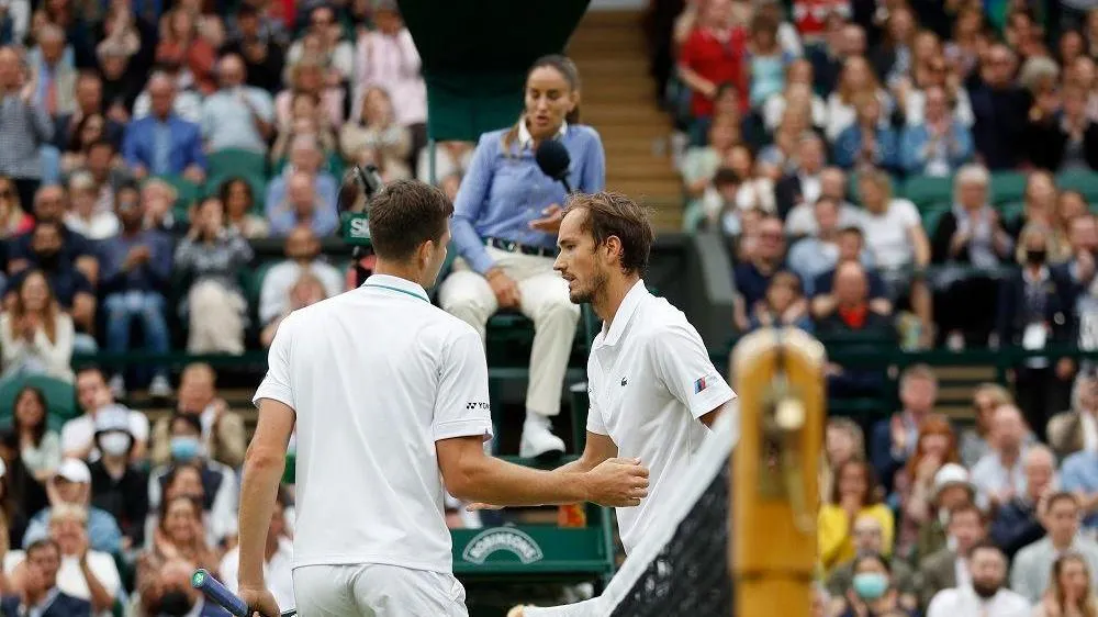 Wimbledon 2021: Medvedev dừng bước tại vòng 4 sau trận đấu kịch tính với Hurkacz