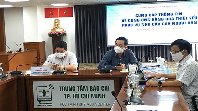 TPHCM: Rất nhiều kênh bán hàng nhu yếu phẩm, người dân không lo thiếu hàng