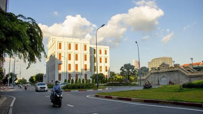 TPHCM ra công văn khẩn: Tạm dừng bán vé số, dịch vụ ăn uống mang về