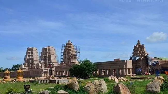 Tranh cãi xung quanh ngôi chùa Thái Lan đang xây được cho là sao chép từ đền Angkor Wat