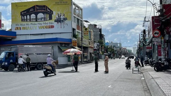 Người dân hạn chế tối đa ra đường, cùng TP dập dịch trong giai đoạn vàng 15 ngày