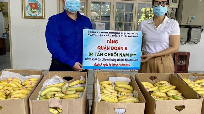 Tặng 14 tấn chuối cho lực lượng tuyến đầu chống dịch và đoàn thanh niên bị ảnh hưởng Covid-19