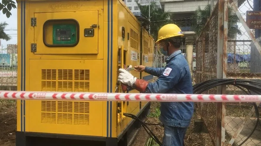 Ngành Điện thành phố khẩn trương cấp điện cho 2 bệnh viện dã chiến xây mới