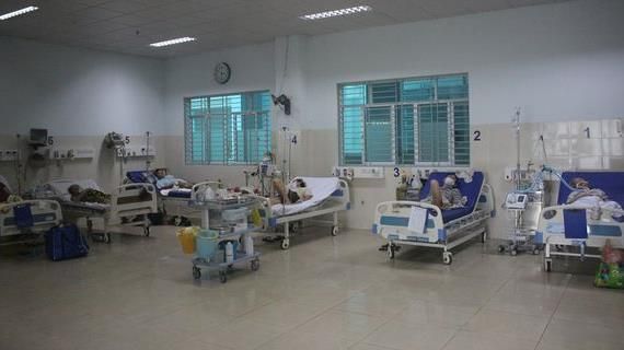 Bộ trưởng Bộ Y tế: Không để bệnh nhân thiếu máy thở, nhân viên y tế thiếu dụng cụ phòng hộ